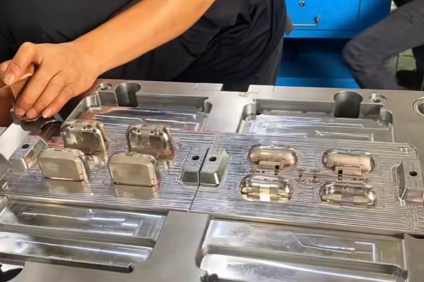 Electronic Connectors