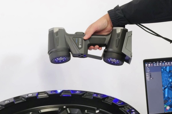 High-Resolution 3D Optical Scanning