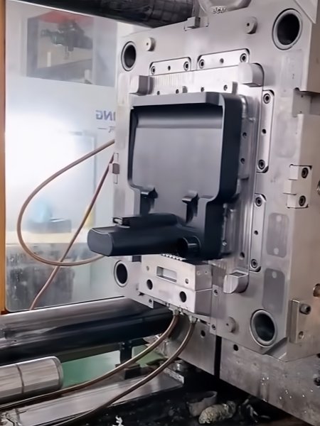 Chinese-Manufacturer-of-Injection-Molds