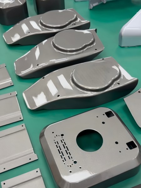 High-gloss-plastic-housing