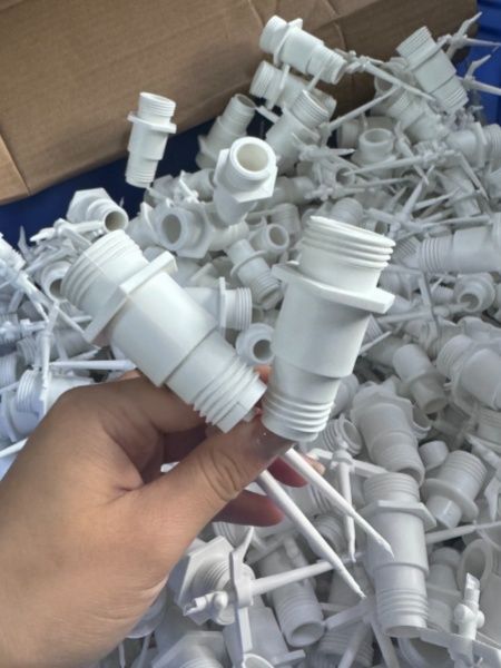 Multi-cavity-injection-molded-components